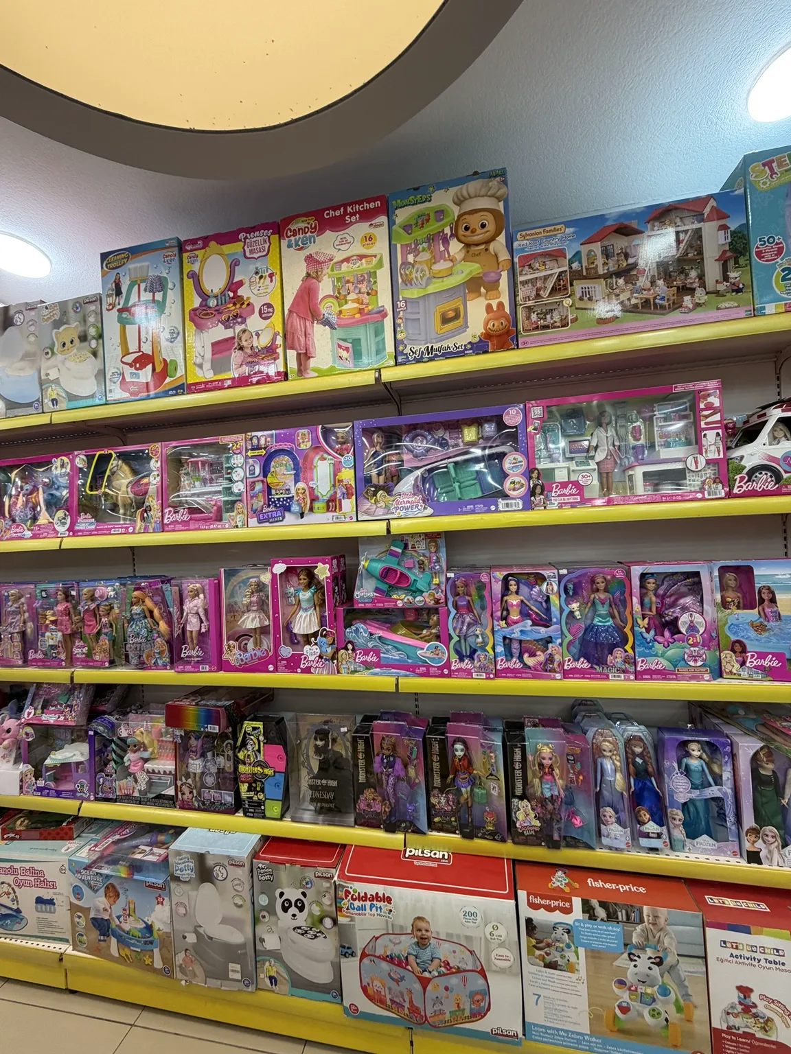Barbie oyun setleri ve bebekler