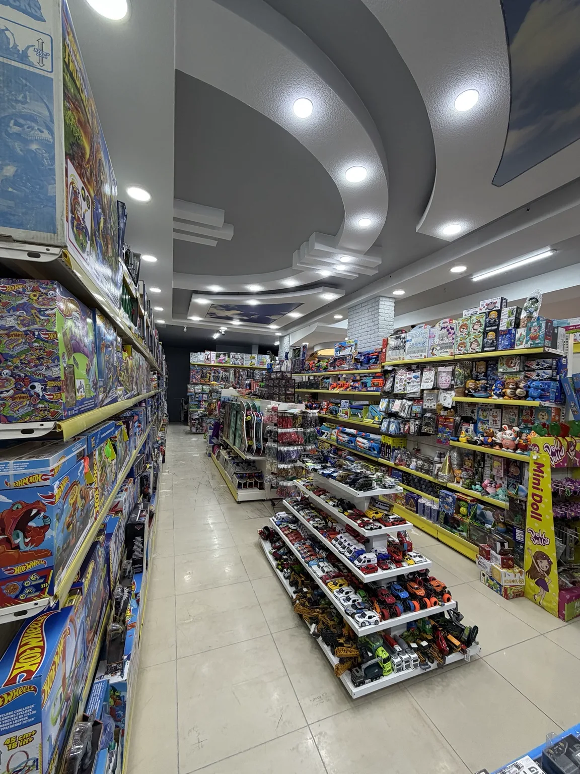Toyss Home geniş mağaza içi